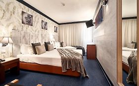 Jose Estevao Hotel